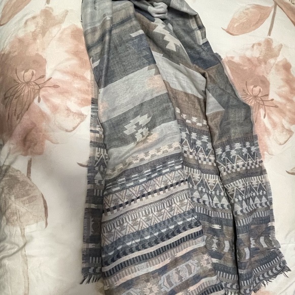 Dynamite Abstract Scarf - Picture 4 of 6